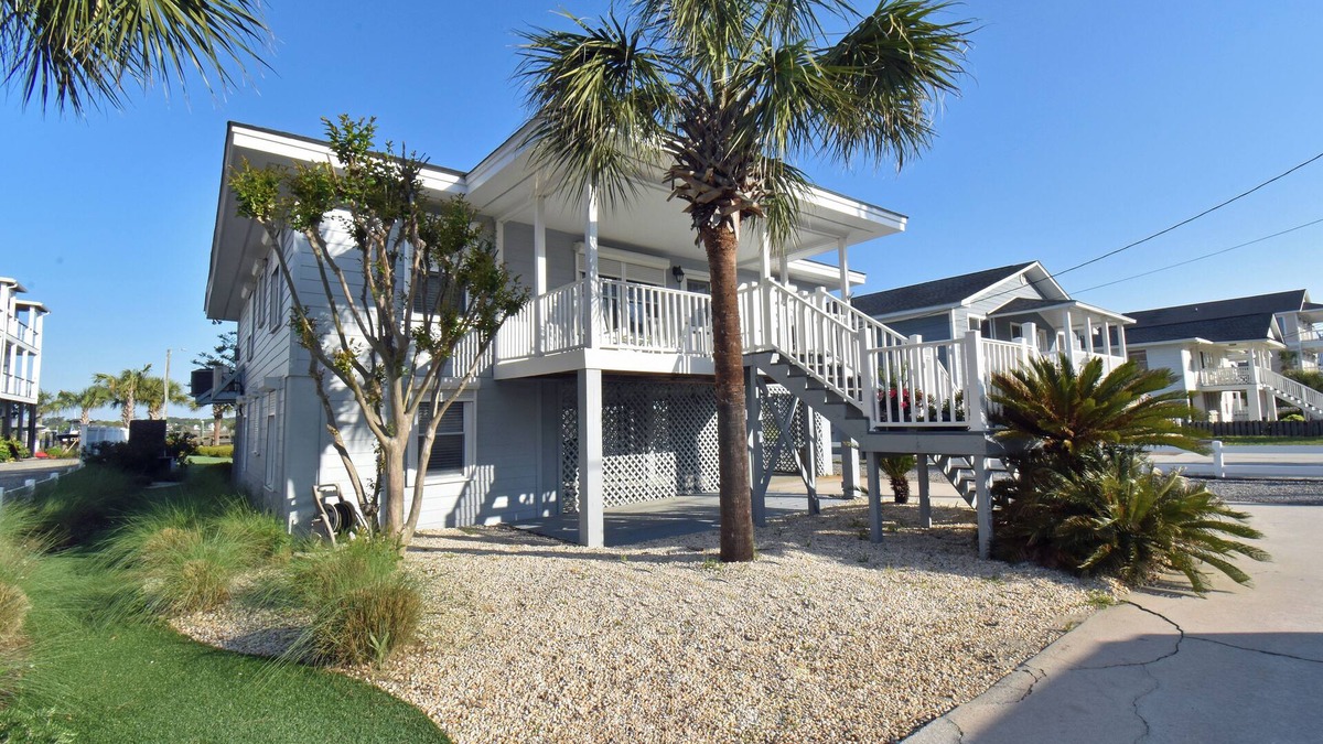 Murrells Inlet Hotel | Sea Forever - 2nd Row and Creekfront in Garden City Beach!