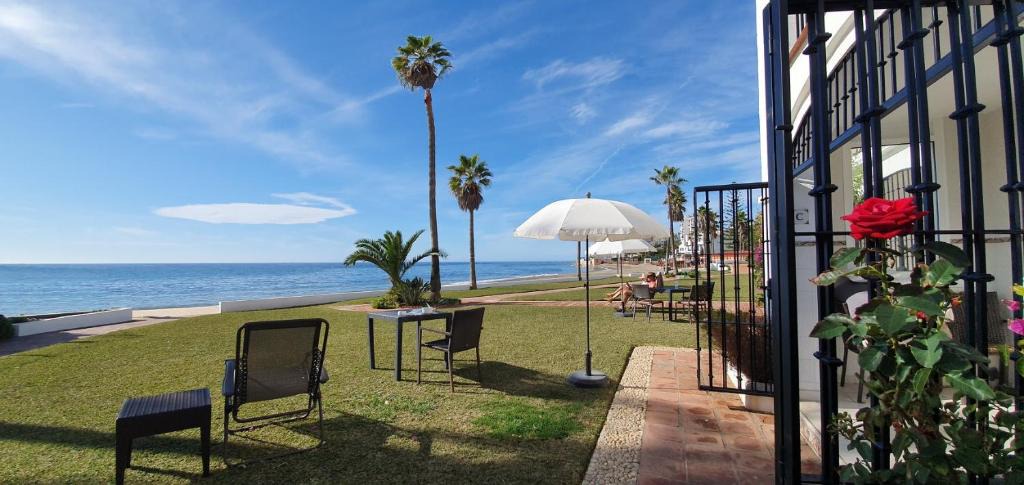 Sitio de Calahonda House | Sea Front Beach House Macarena C