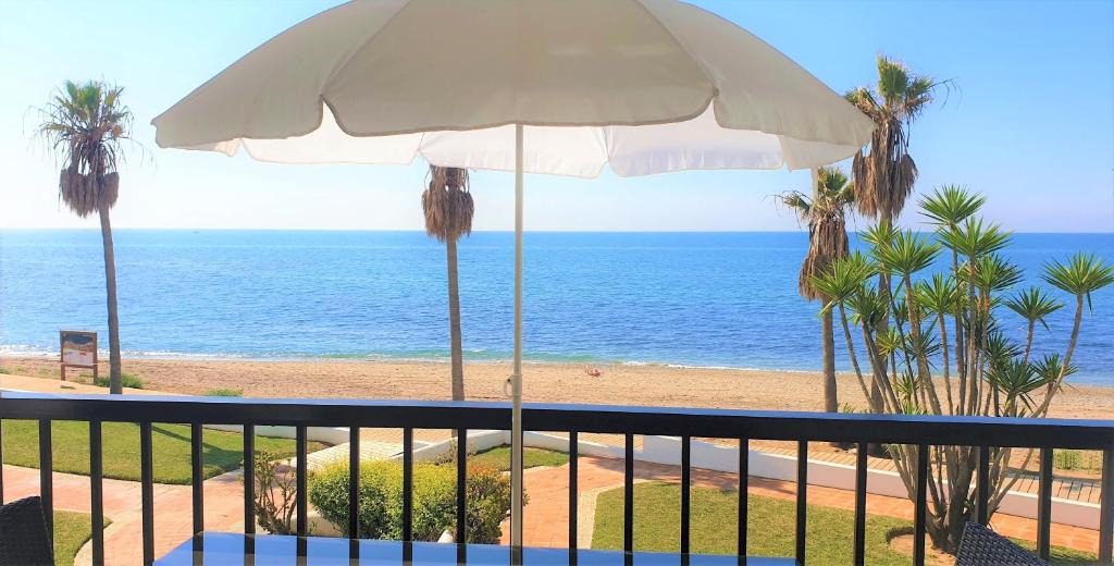 Sitio de Calahonda Apartment | Sea Front Beach house Micaela G