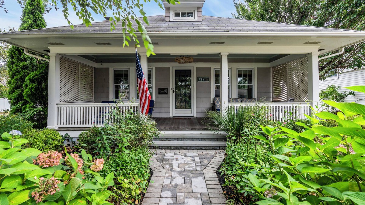 Point Pleasant Beach House | Sea Glass Cottage - Coastal Retreat in Charming Neighborhood. One Block to Town