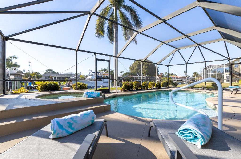 Yacht Club House | Sea Glass Cottage -Cape Coral - Roelens Vacations