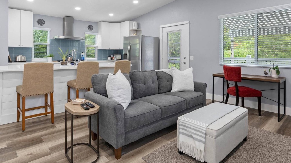St. Petersburg - Clearwater Apartment | Sea Glass Cottage - Charming Apartment Minutes to St Pete Downtown
