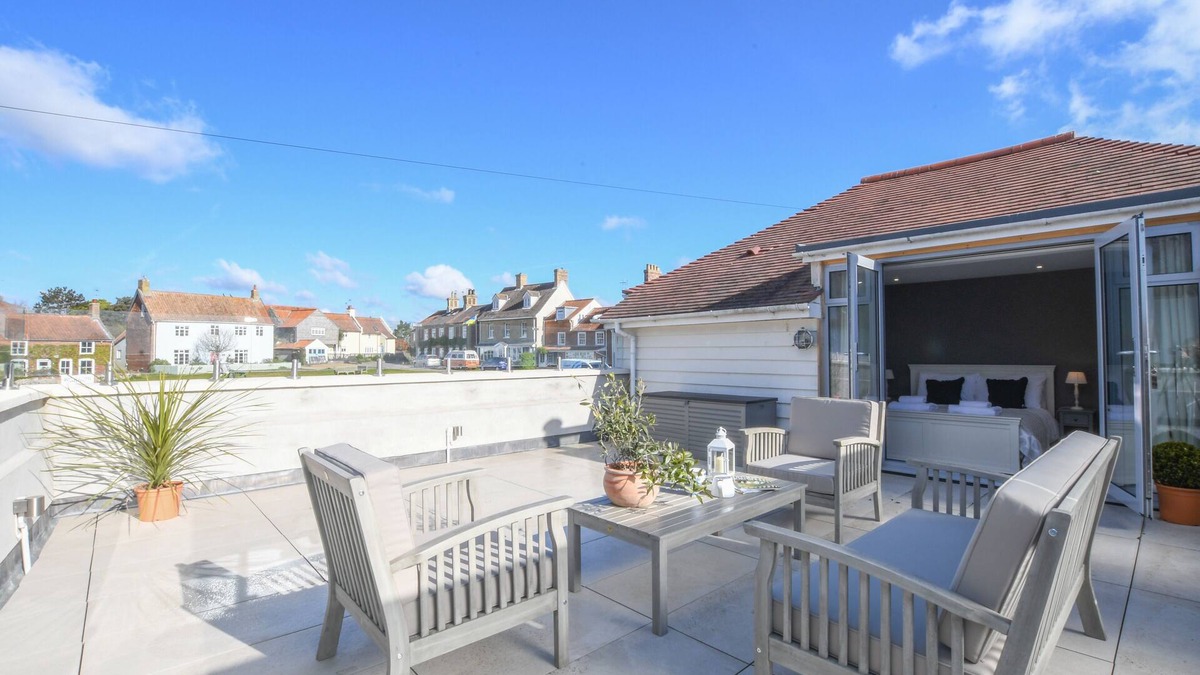 Walberswick Cottage | SEA GREEN COTTAGE, WALBERSWICK, pet friendly in Walberswick