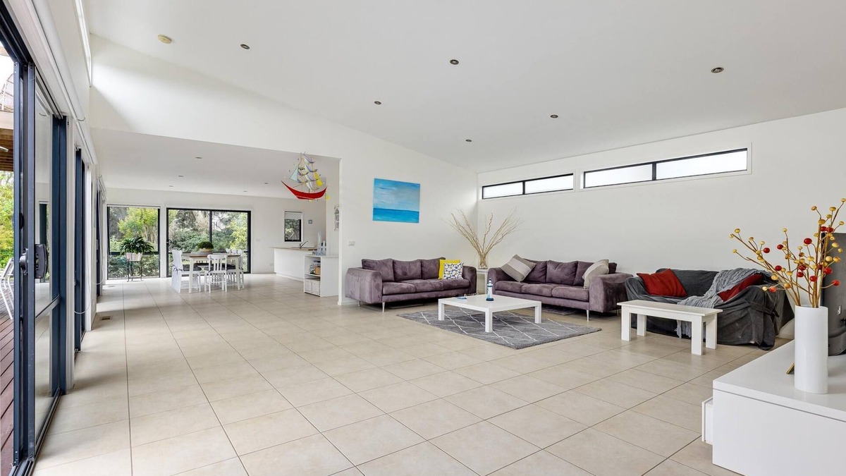 McCrae House | Sea Haven McCrae - Stunning coastal views, tranquil family retreat, close to beach