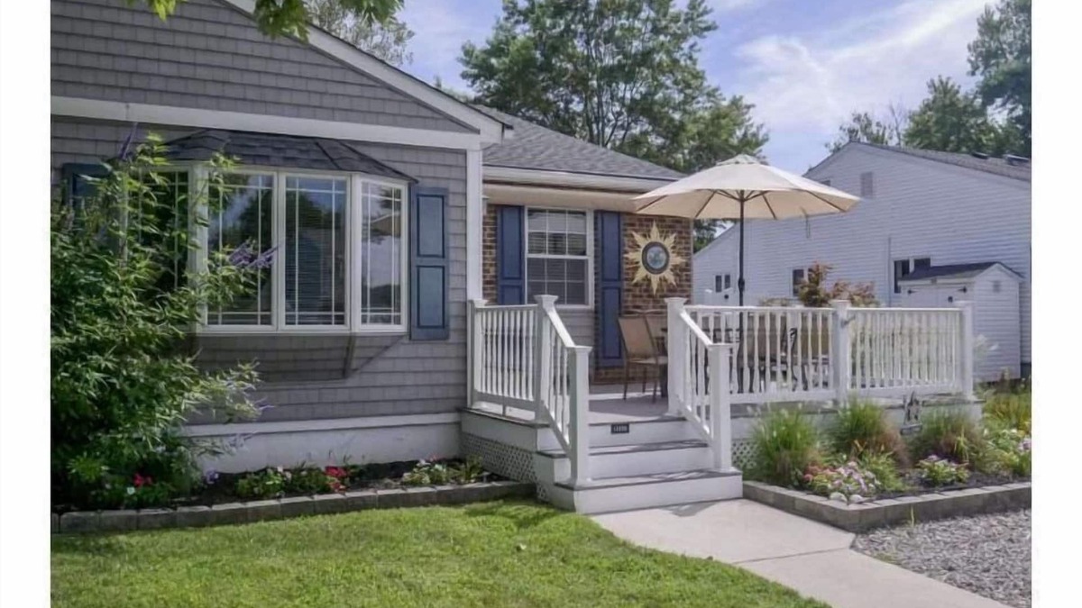 Village Green Condo | Sea Isle City - Situated midway between Historic Cape May and the "Always Turned On" Atlantic City