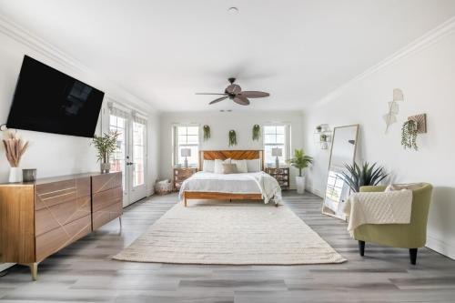 Leucadia House | Sea La Vie 4 bedrooms near beach, backyard lounge