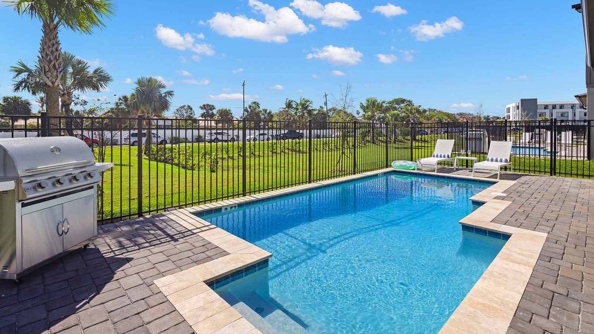 Melbourne Beach House | Sea La Vie | Beach Escape Near Disney w/Pvt Pool, Chef Kitchen, Sea-Themed BR
