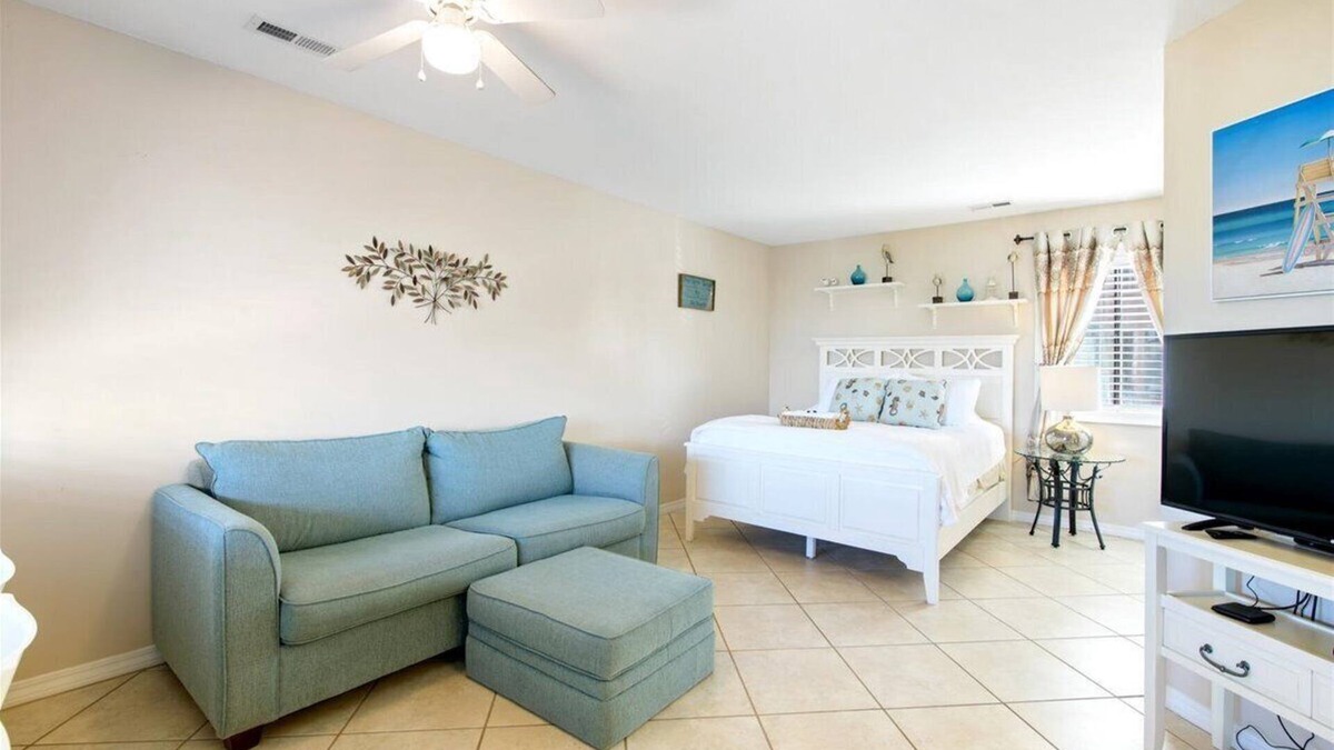 Holiday Beach Condo | Sea La Vie – Walk to Shore + Pool Access