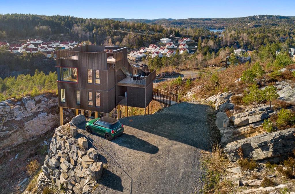Risor House | sea, lake and hill view - TheHumanBirdHouseRetreat