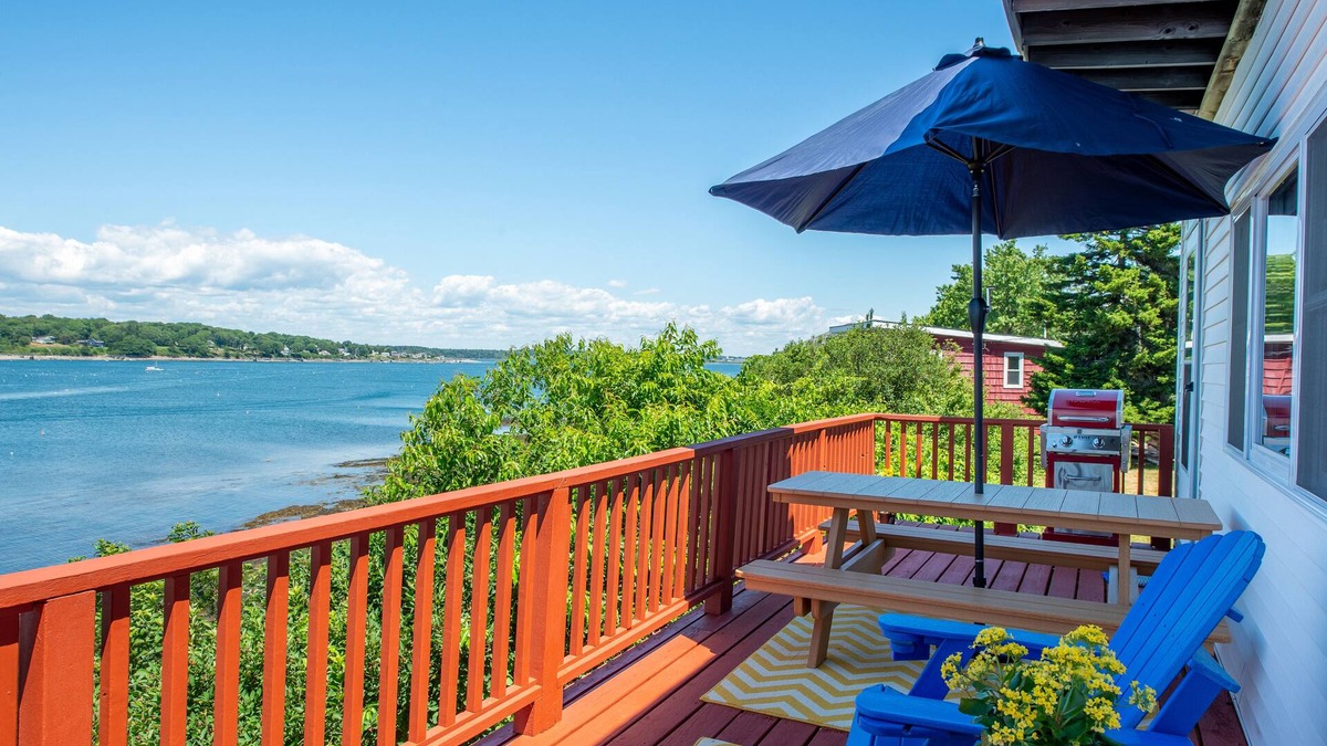 Mid-Coast and Islands Cottage | Sea Ledge S - Enjoy beautiful sunsets from this charming Bailey Isl cottage