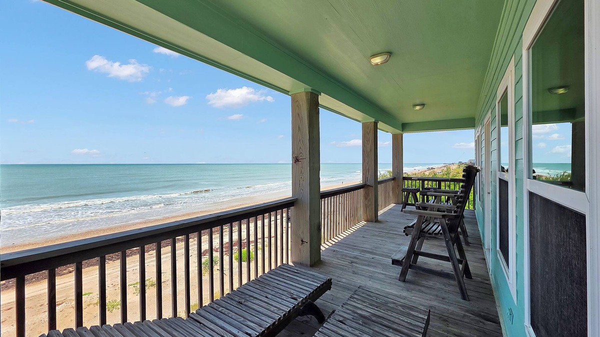 Gilchrist House | Sea Mist -2 bedrooms, 2 bathrooms, front row, sleeps 6.