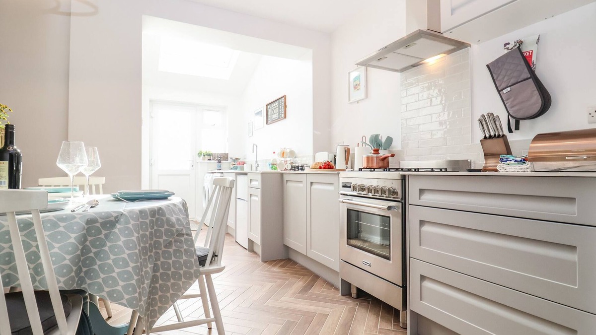 Southwold Cottage | SEA MOUSE COTTAGE, pet friendly, luxury holiday cottage in Southwold