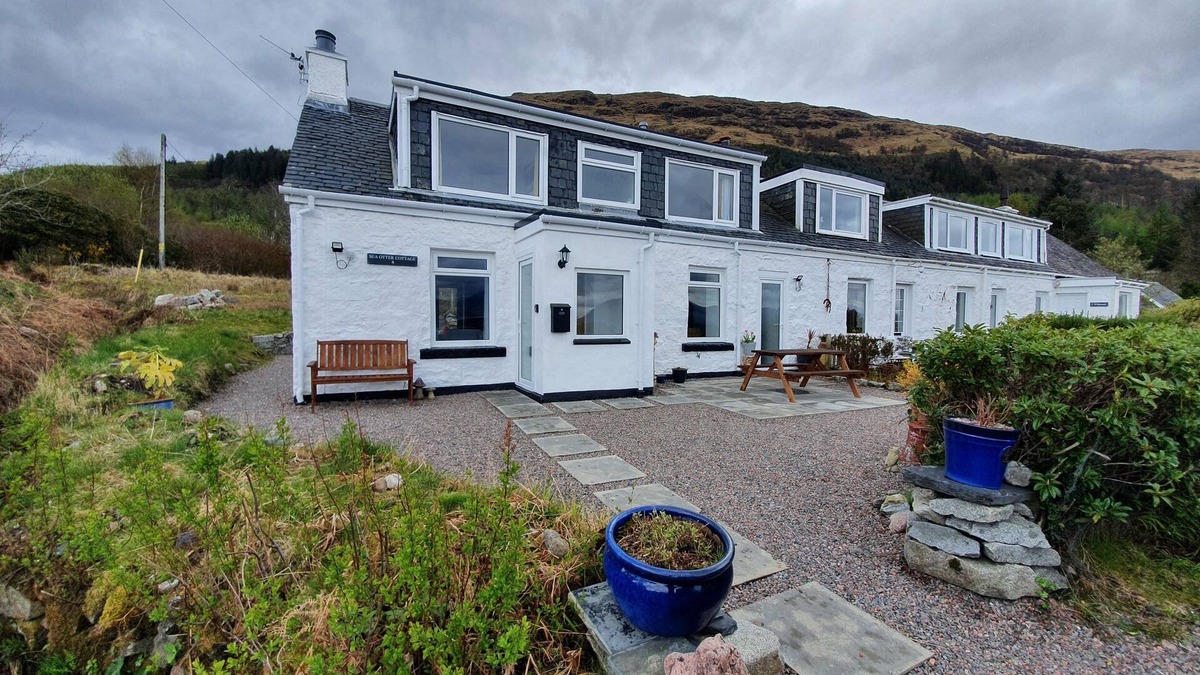Kentallen Cottage | SEA OTTER COTTAGE, pet friendly, with open fire in Ballachulish