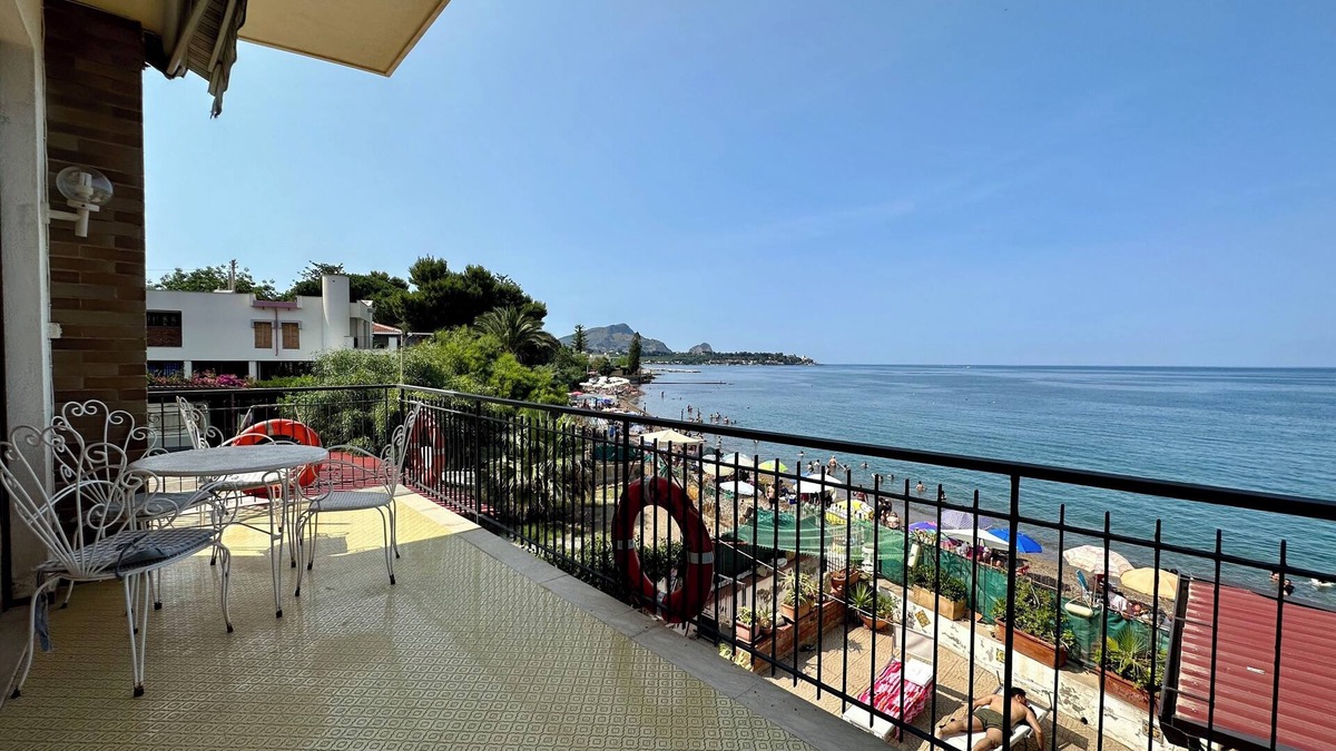Casteldaccia Apartment | Sea PearlApartment by the sea 🌊