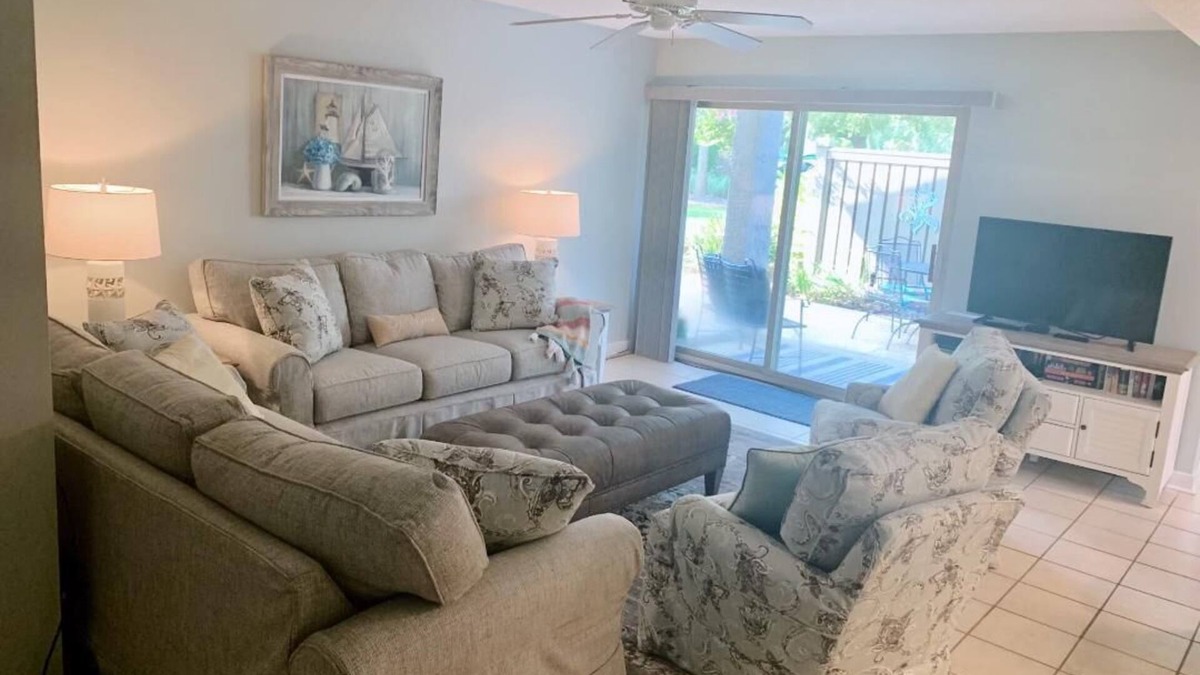 South Beach Villa | Sea Pines- South Beach! 1st Flr with a 4-minute walk to beach & Pickle Balln