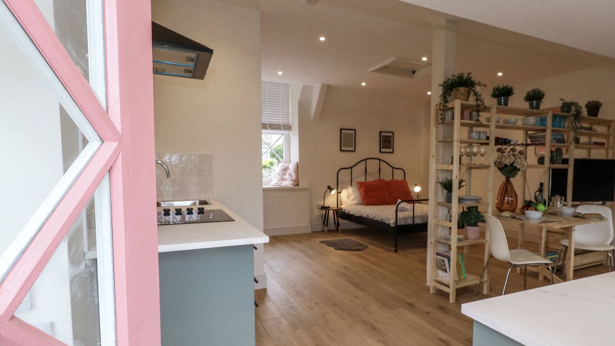 Langton Matravers Cottage | SEA PINK STUDIO, pet friendly in Langton Matravers