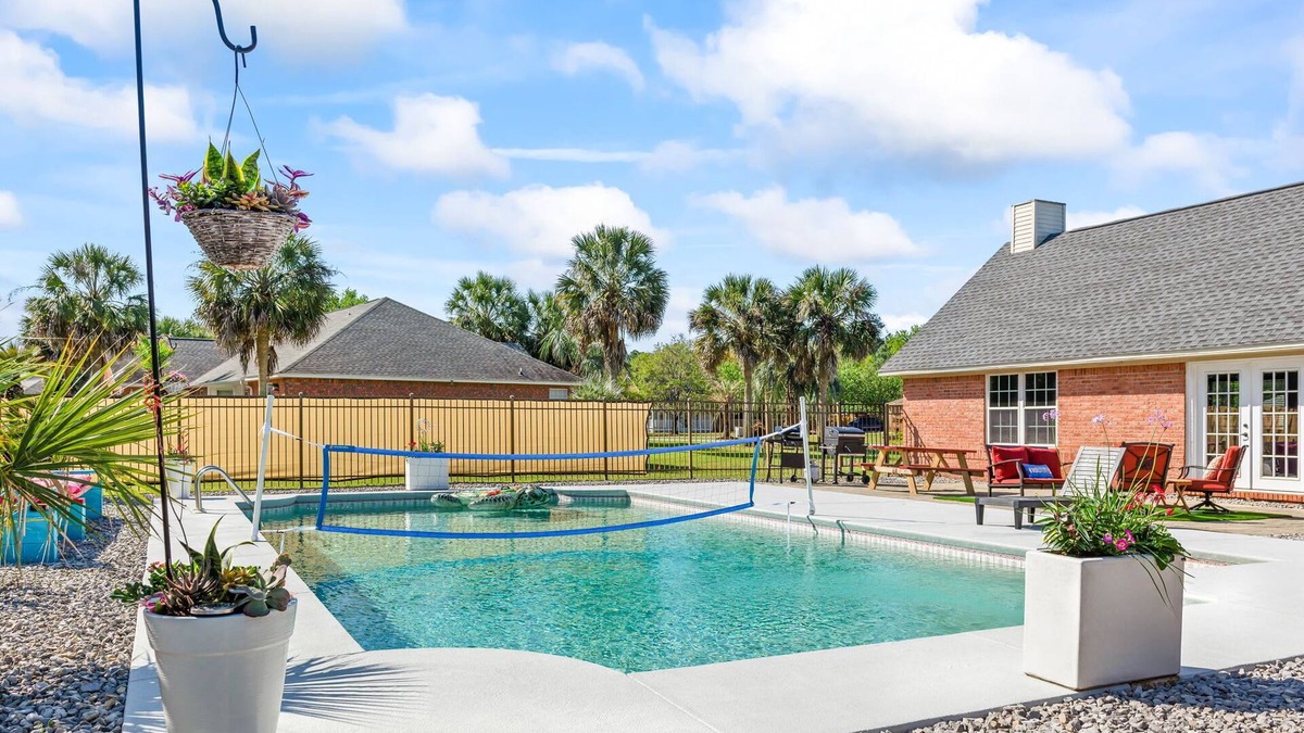 Navarre House | Sea Queen: Arcade, Pool, V-ball and Navarre Beach