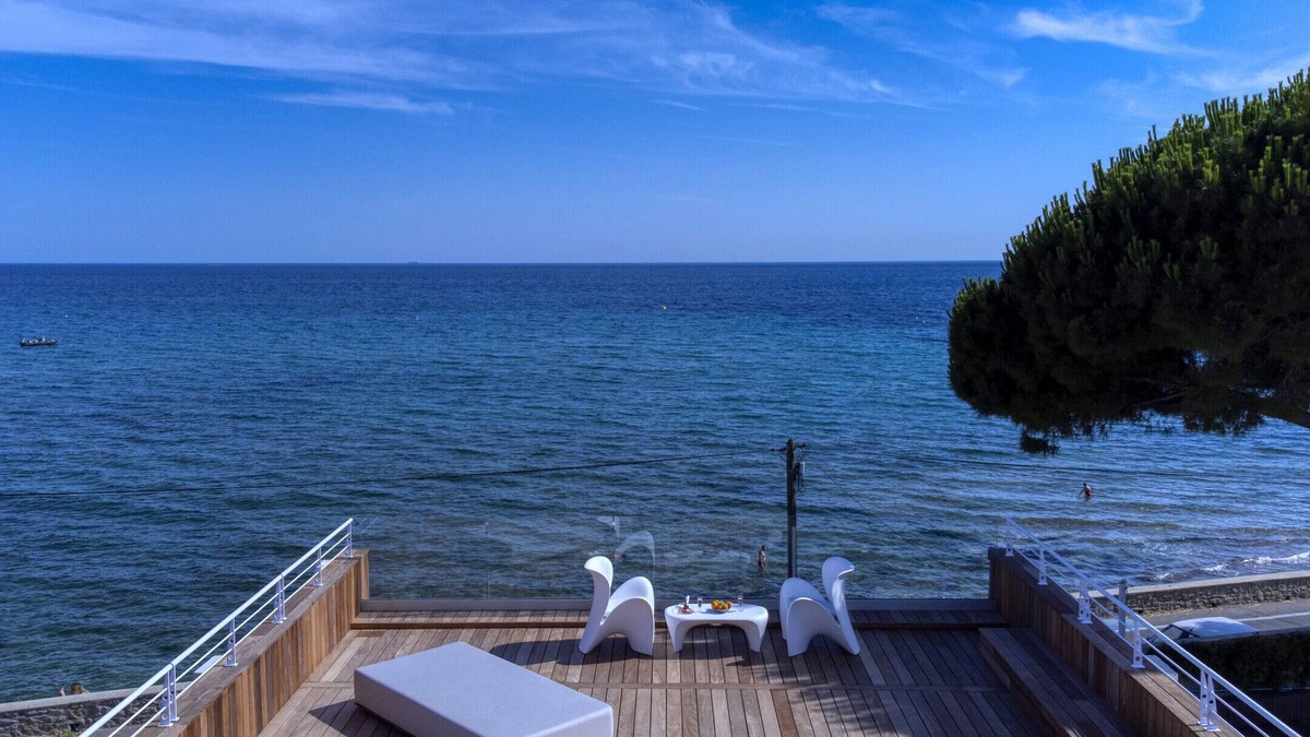 La Ciotat Ski Chalet | Sea sand house. Villa-gallery. Seaside, air con.