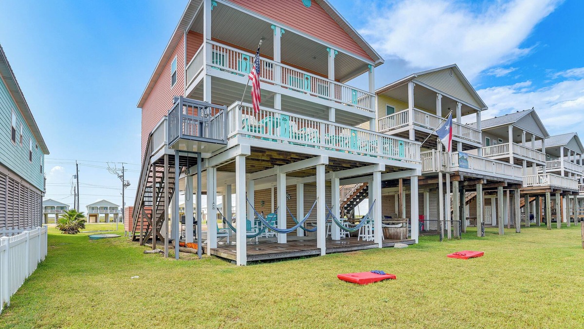 Freeport House | 'Sea Shell Chalet': Oceanfront Surfside Beach Gem