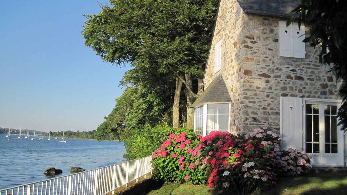 Plougastel-Daoulas House | Sea side house with a big garden