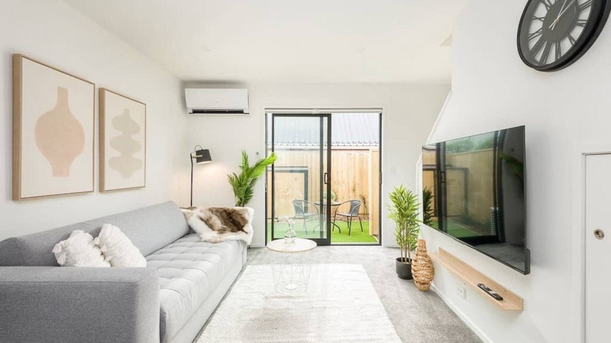 New Brighton House | Sea Side Paradise - Beach Across