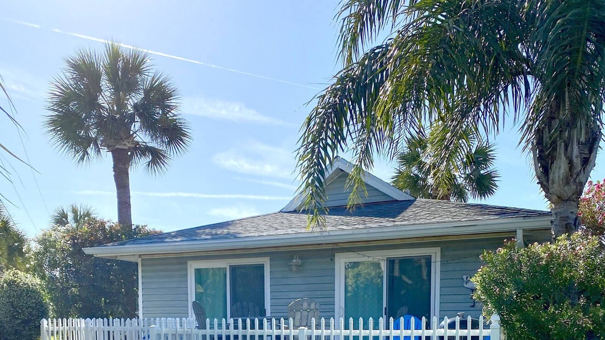 Surfcrest Village House | Sea Urchin Cottage Bring your family! Surf Crest, bunk beds, Steps to the Beach