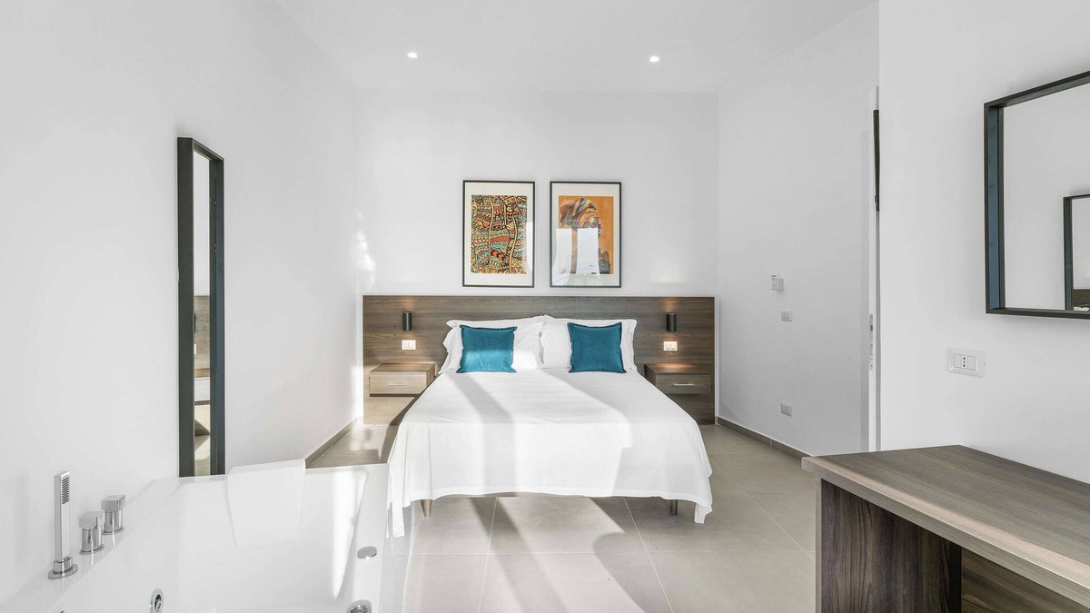 Castellammare di Stabia House | Sea View Suite with Jacuzzi within walking distance of Station connecting Sorrento