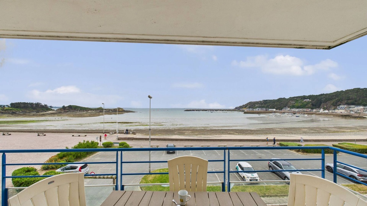 Erquy Apartment | Sea view – 25m from beach, sleeps 4