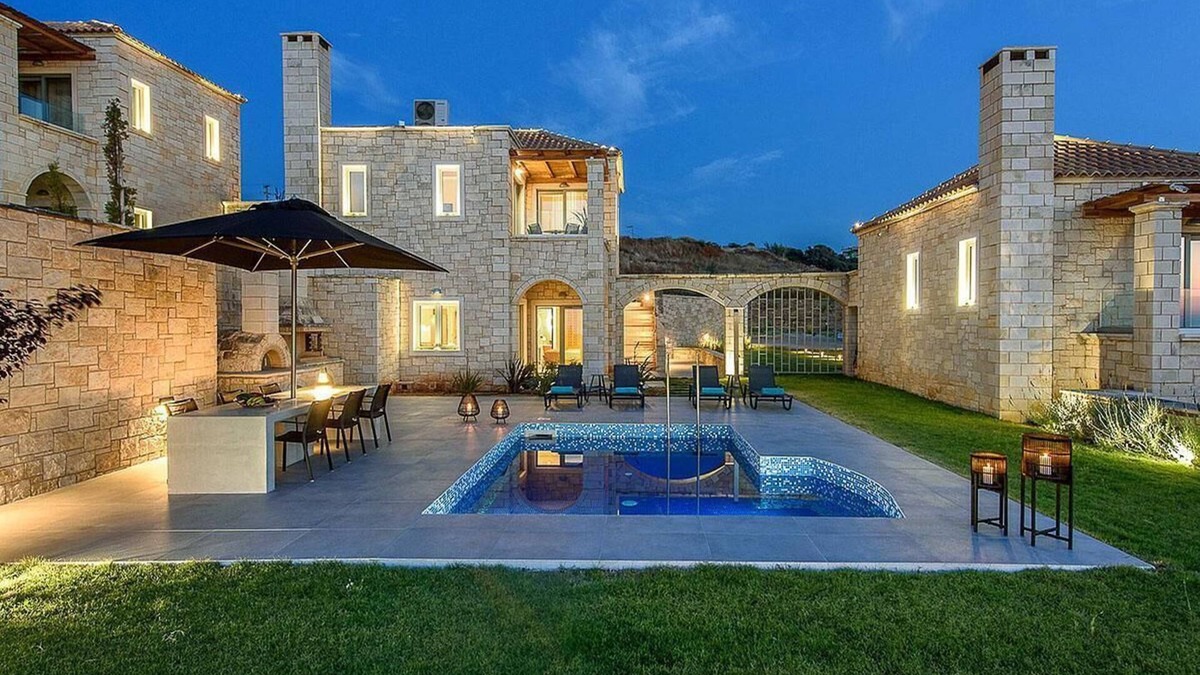 Agkisaras Villa | Sea View 3 bedroom villa with a heated pool