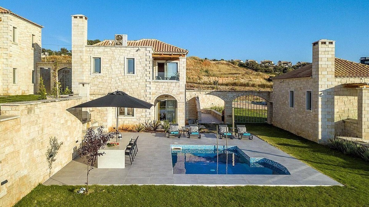 Agkisaras Villa | Sea View 3 bedroom villa with a heated pool