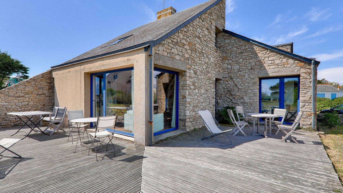 Saint-Jacques Ski Chalet | Sea view and direct beach access for 11 people