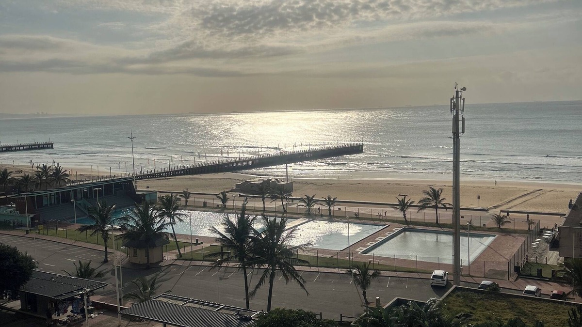 South Beach Apartment | Sea View Apartment, 3 min Walk to Ushaka Marine and 1 min Walk to the Beach