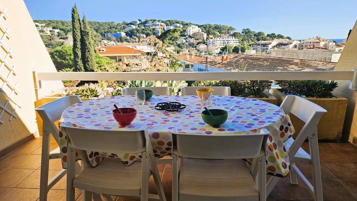 Saint-Mandrier-sur-Mer Apartment | Sea view at the heart of the village, Access to Marina, beaches .