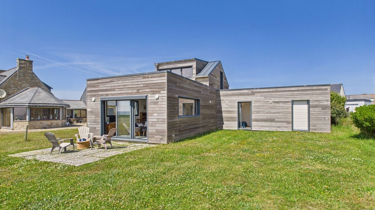 Plovan Ski Chalet | Sea view, beach access, 6 adults and 1 child