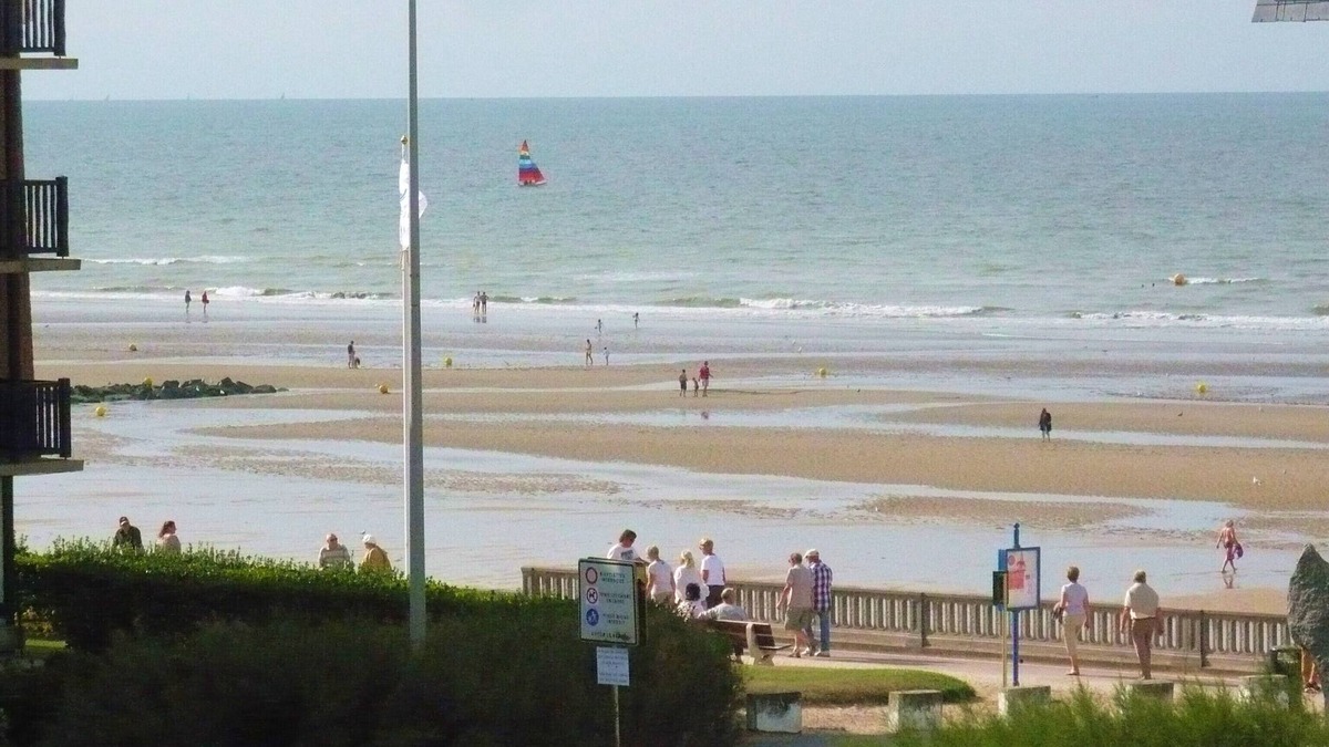 Cabourg Apartment | SEA VIEW, bright, 57m2, WIFI, near CABOURG town center, beach 50m away, parking