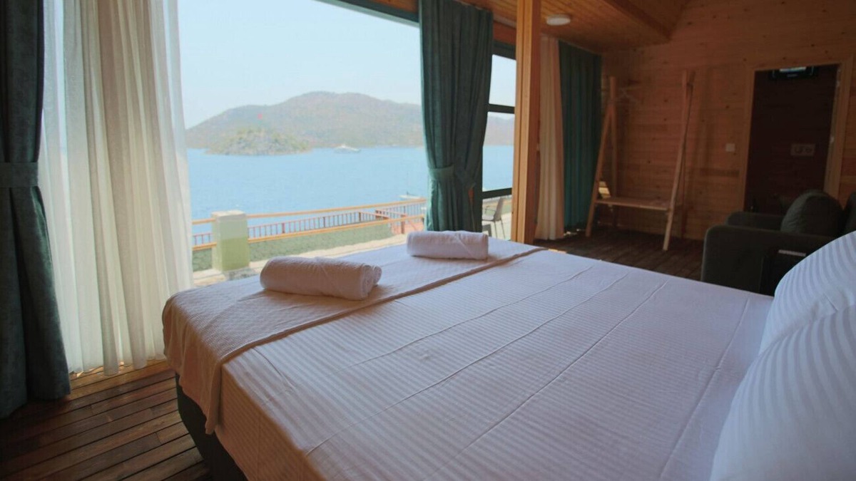 Bozburun Ski Chalet | Sea View Bungalow w Pier and Terrace in Bozburun