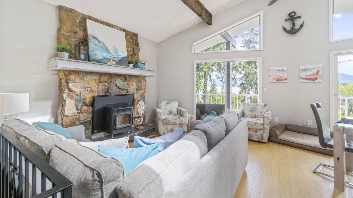 Sorrento Cottage | Sea View Cottages in Sorrento Sushwap