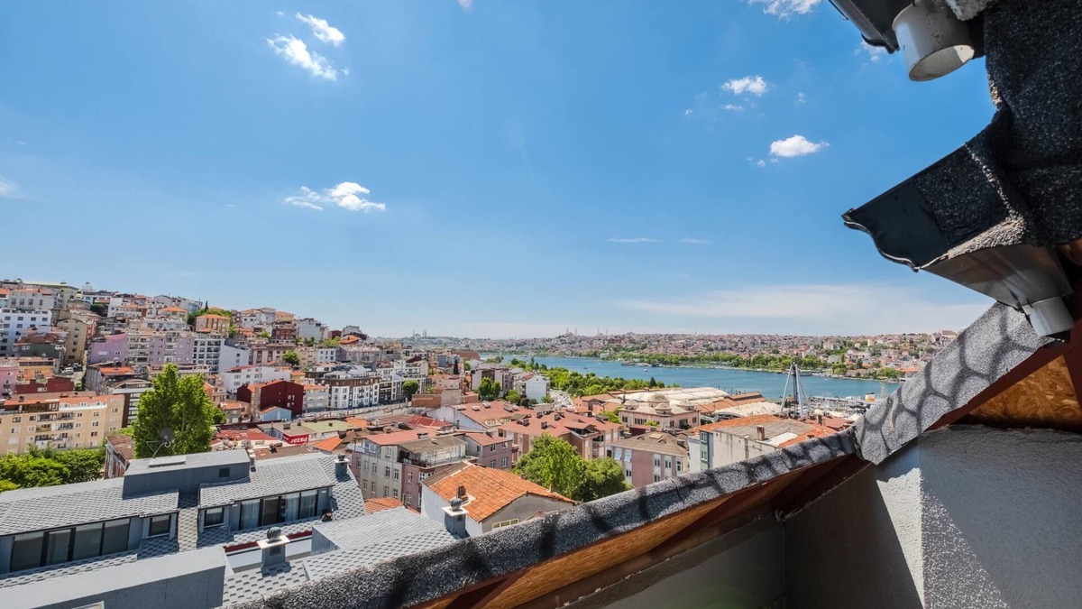 Beyoglu Apartment | Sea View Duplex w Terrace in Goldenhorn