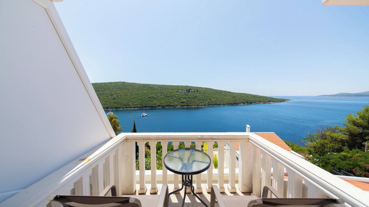 Bigovo Apartment | Sea View Duplex with Jacuzzi & Sauna in Bigova Bay