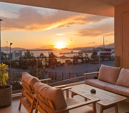 Piraeus House | Sea View Garden Suites