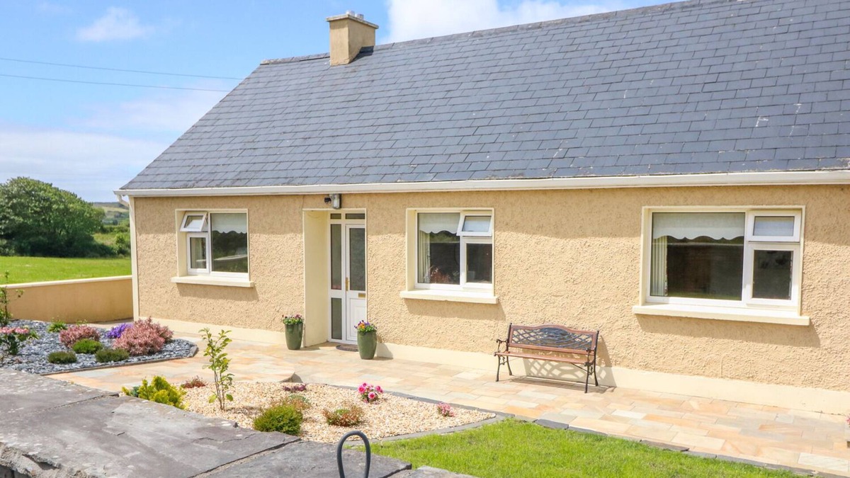 Miltown Malbay House | SEA VIEW HIDEAWAY, family friendly in Lahinch, County Clare
