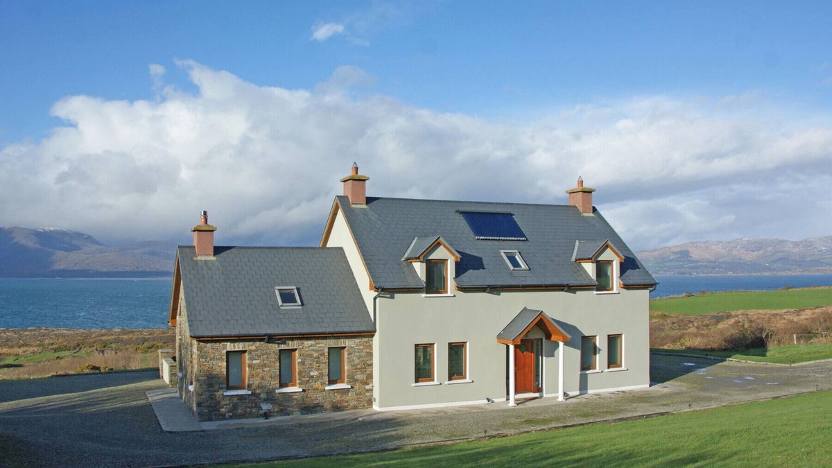 Gortnakilly Ski Chalet | Sea View Holiday Home Sheeps Head