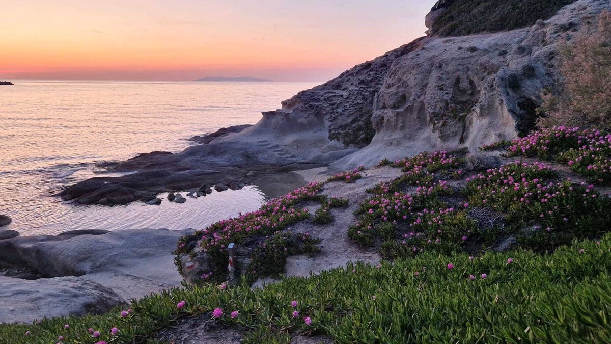 Sant' Andrea House | Sea view house: an ideal place for family or friends vacation