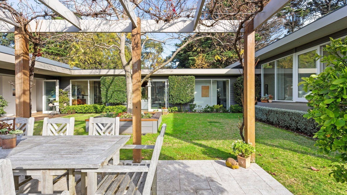 Flinders House | Sea View is the perfect Flinders family getaway
