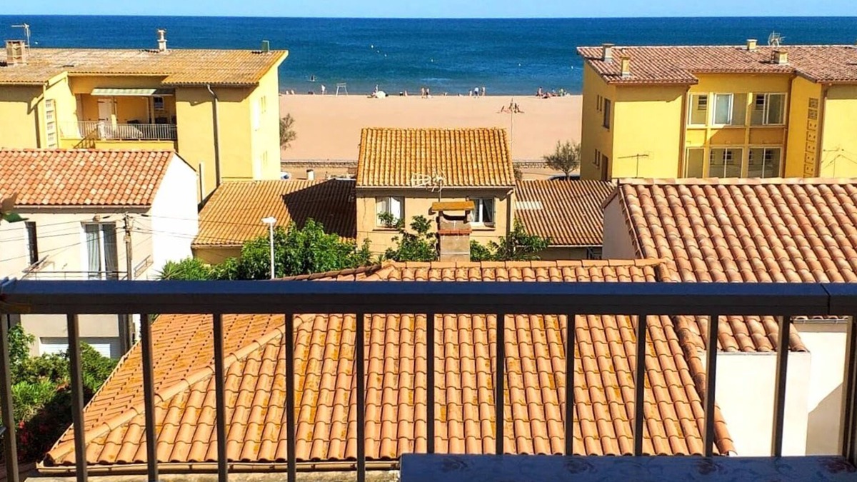 Valras-Plage Apartment | SEA VIEW - near beach and lively center 4 pers. Acrobranche, Karting OFFERED