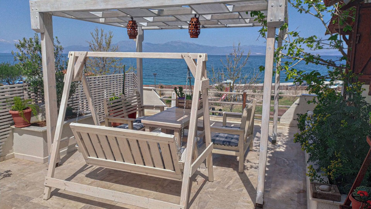 Kiato Apartment | Sea View Roof Garden Apartment