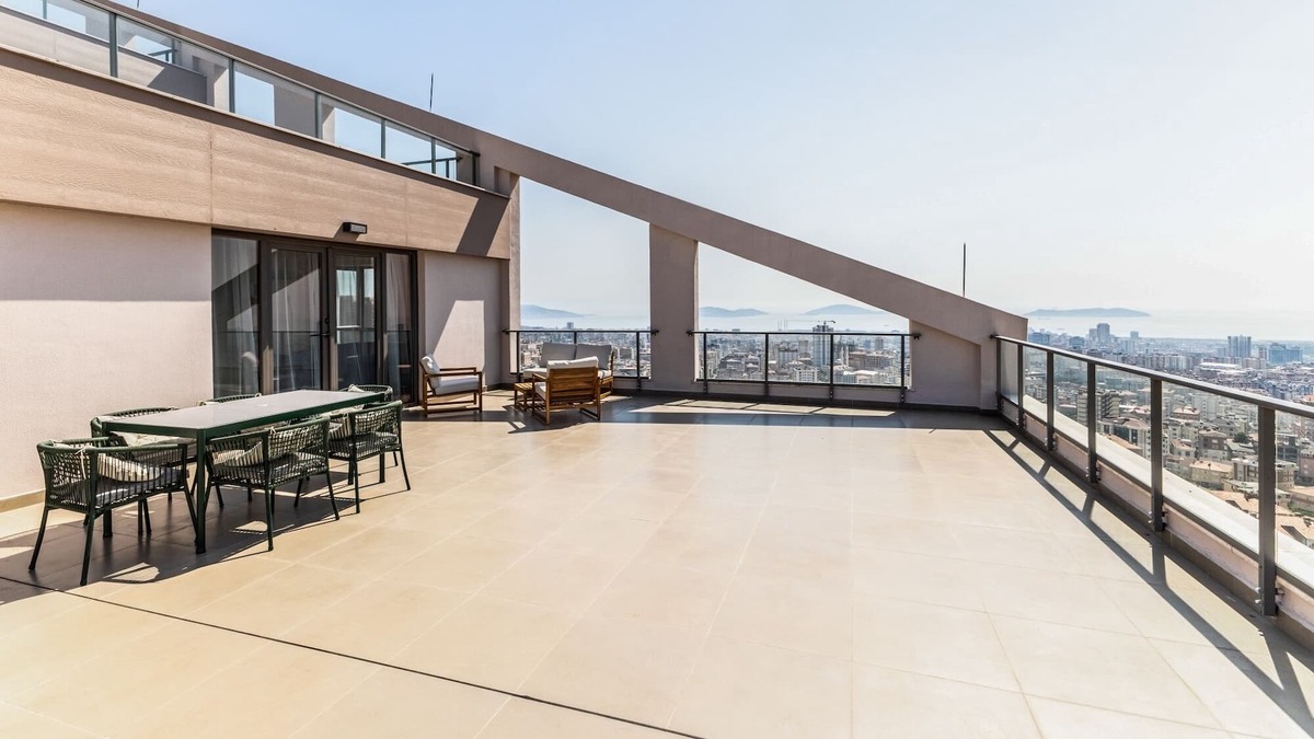 Maltepe Apartment | Sea View Terrace Flat Near Metro in Maltepe
