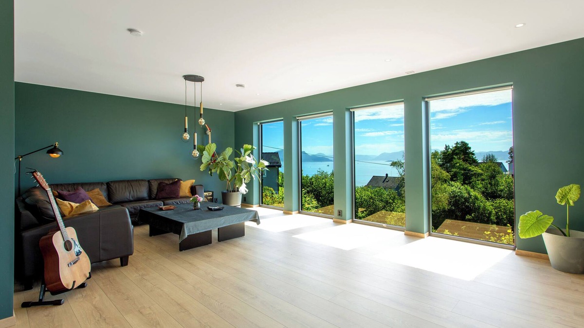 Leirvik Villa | Sea View Villa with 5 bedrooms, WiFi and AC in fabulous Stord Island