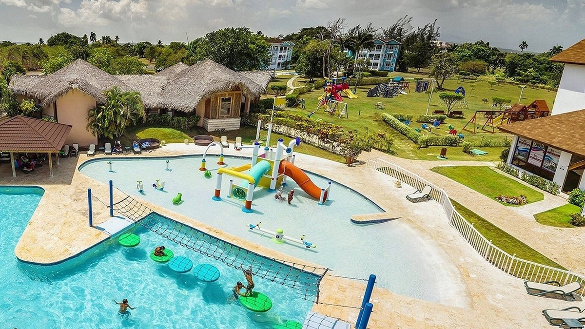 Playa Chiquita Villa | Sea-views 4BD villa on sandy beach, private pool & golf cart, gym/tennis!