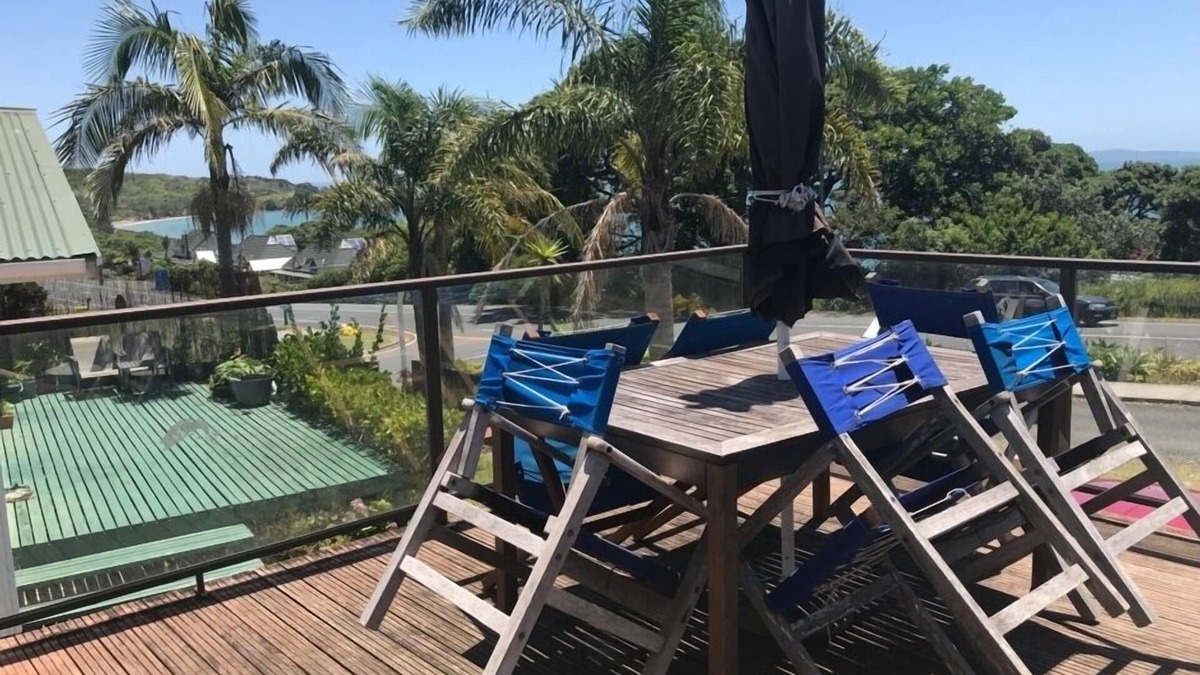Coopers Beach House | Sea Views and Beach Walks